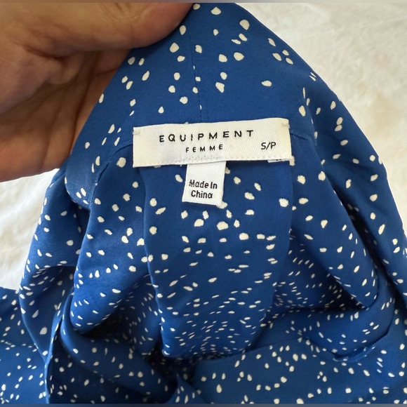 Equipment | Women’s Small | Blue Cheyenne Dot Print Sleeveless Blouse Tunic EUC - Picture 5 of 6
